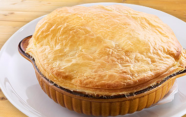 煮込みハンバーグのパイ包